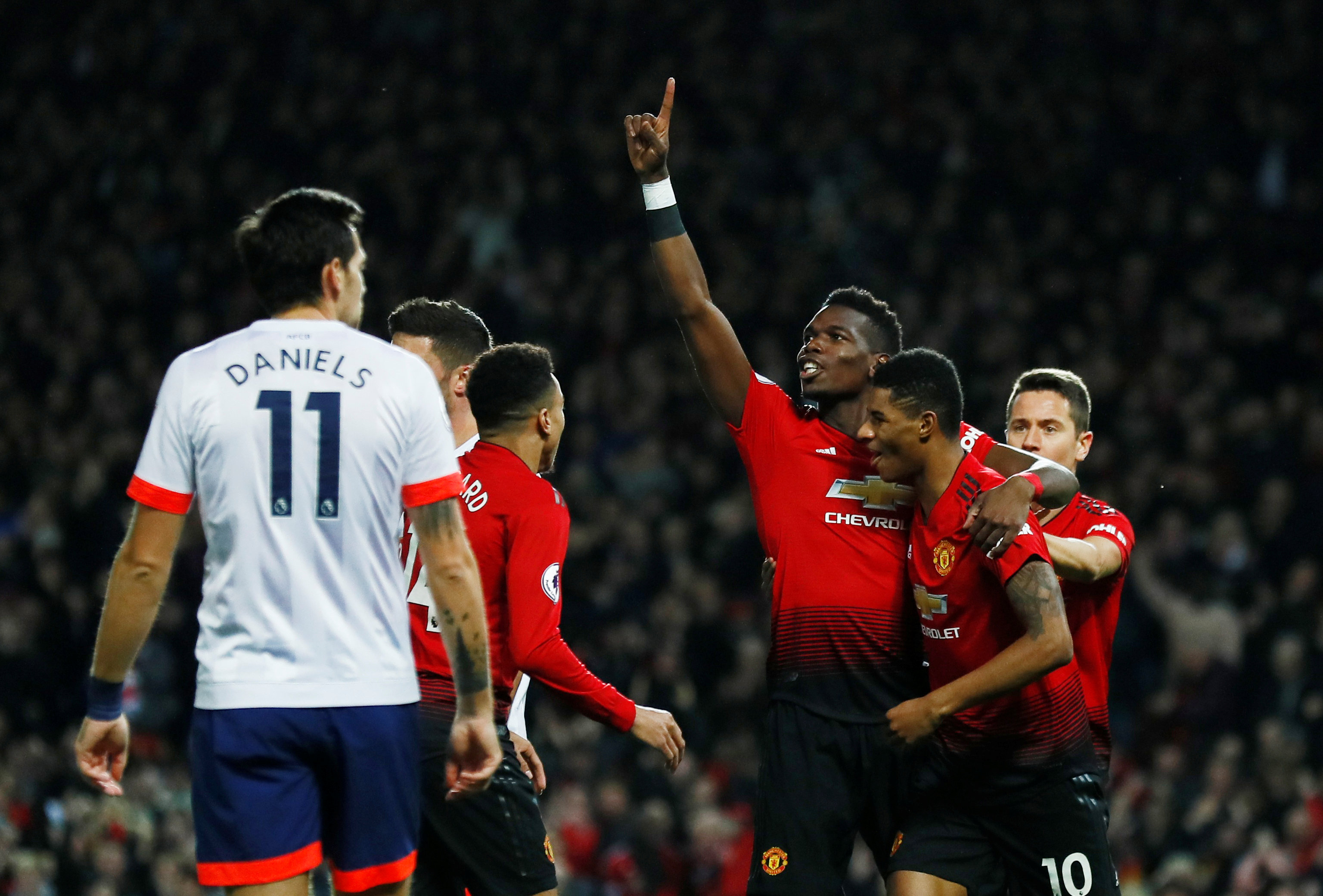 她出生於2 她出生於2